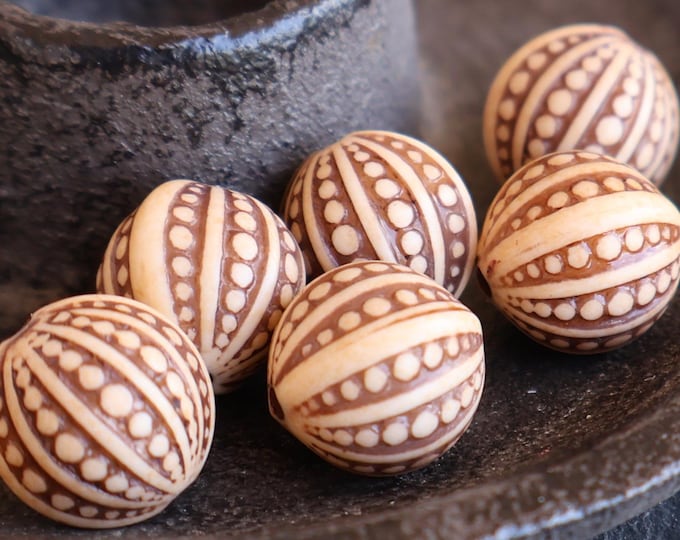 12mm Acrylic Moroccan Style Beads in Antique Cream/Tan