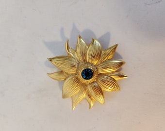 Costume Jewelry Gold DaisyFlower Pin or Brooch