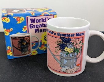 La plus grande tasse de maman du monde des années 90 dans une boîte cadeau pour la fête des mères rose arrosoir de jardin avec des fleurs