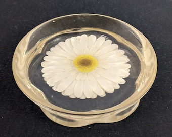Vintage Spoon Rest - White Daisy Flower - Round Acrylic Lucite Resin Plastic 70's