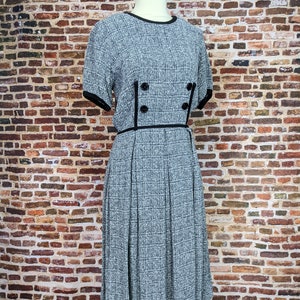 Simple 60&#39;s Shirtwaist Dress with Buttons - Size Small - Short Sleeve Dress