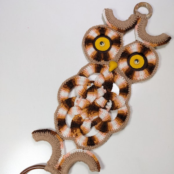 Vintage Owl Shaped Macrame Towel Ring - Bathroom Kitchen Towel Holder - 70's Wall Art