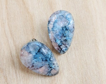 Vintage Confetti Lucite Earrings Iridescent Flake Clip on Blue Pink Retro Mid Century