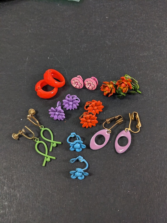 8 Pairs Vintage Enameled Flower Earrings - Multi … - image 1
