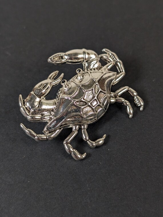Best Brand Brooch Shiny Silver Tone Crab Pin with Pendant Loop Beachy  Jewelry