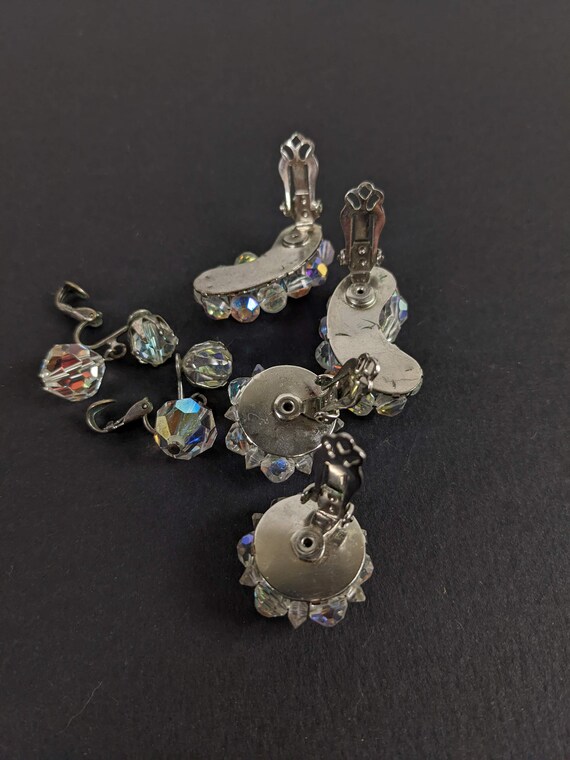 Boucles d'oreilles clips vintage : blanc, blanc et or, perles