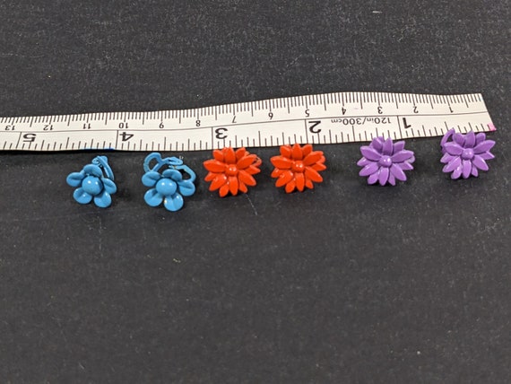 8 Pairs Vintage Enameled Flower Earrings - Multi … - image 4