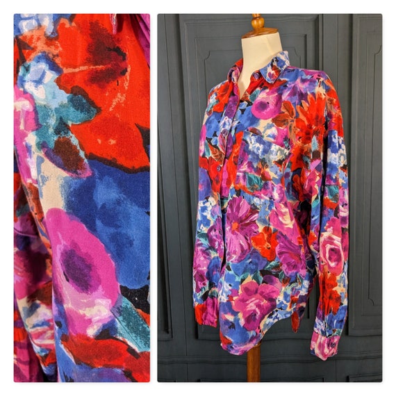 Vibrante blusa floral vintage estampado de rosas azules purpuras rojas tamano mediano senoras boton hasta camisa Etsy Mexico