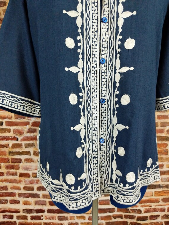 Vintage Embroidered Tunic Women's Blouse Blue Whi… - image 6