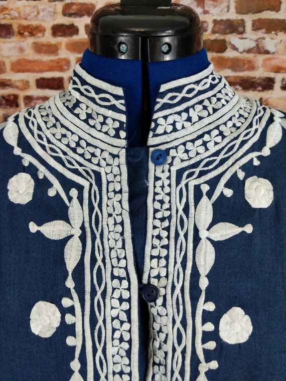 Vintage Embroidered Tunic Women's Blouse Blue Whi… - image 7