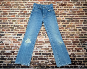 Jeansy Sedgefield Vintage 23 x 26 dla chłopców, rozmiar 10 11, dopasowane - lata 70. i 80., zniszczone, jeansy typu boot cut z dziurami, rozszerzane nogawki