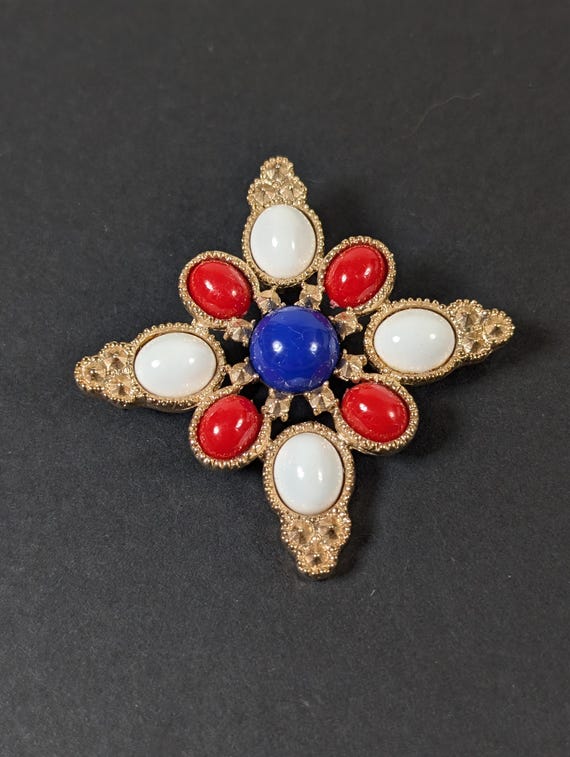 ヴィンテージ マルタ十字ブローチ（赤、白、青のカボション付き）Sarah