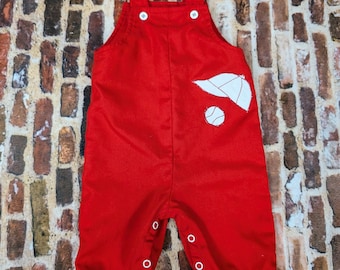 Traje vintage para niños - Monos rojos de los años 70 y 80 con bordado de béisbol - Broches inferiores de tamaño para bebés pequeños