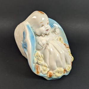 Einzigartiger Vintage Kinderzimmer-Übertopf mit Baby in der Mütze - Mid Century Keramik Baby-Geschenk