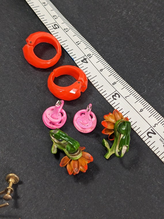 8 Pairs Vintage Enameled Flower Earrings - Multi … - image 8