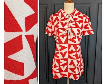 Vintage Knit Shirt - Bold Red and White Mod Geometric Pattern Print - Size Medium