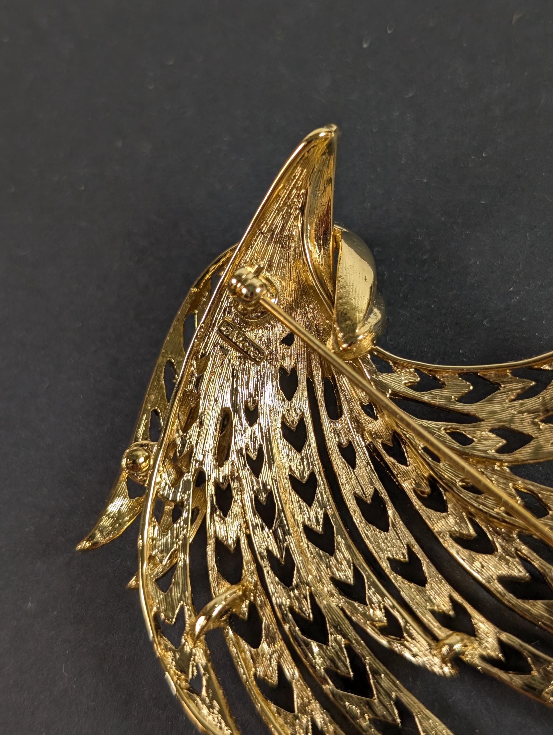 Broche Vintage Signée Monet - Doré Et émail - Longueur 7,9 Cm - Neuve Sans Emballage - Fabriquée En France
