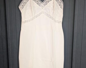 Dos camisones vintage sin estrenar en su caja original - Snowdon Talla 34 Pequeña - Detalle de encaje de nailon blanco