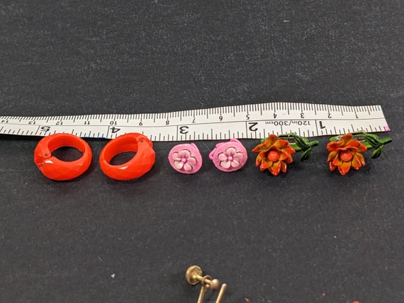 8 Pairs Vintage Enameled Flower Earrings - Multi … - image 3