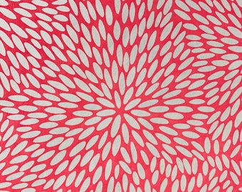 Chiyogami oder Yuzen Papier - lebhaftes, grafisches elfenbeinfarbenes Blumenpapier auf zartrosa Hintergrund, 9x12 Zoll