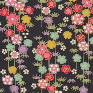 NOUVEAUTÉ - Papier chiyogami ou yuzen - sakura et bambou, rose, rouge et bleu sarcelle avec des accents dorés sur fond noir mat, 30 x 30 cm