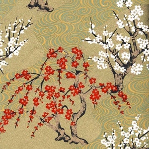 Papel chiyogami o yuzen - ciruelos dorados en forma de remolino, 9x12 pulgadas