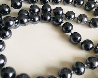 Vintage necklace - metallic black self strung plastic beads - Costume Jewelry