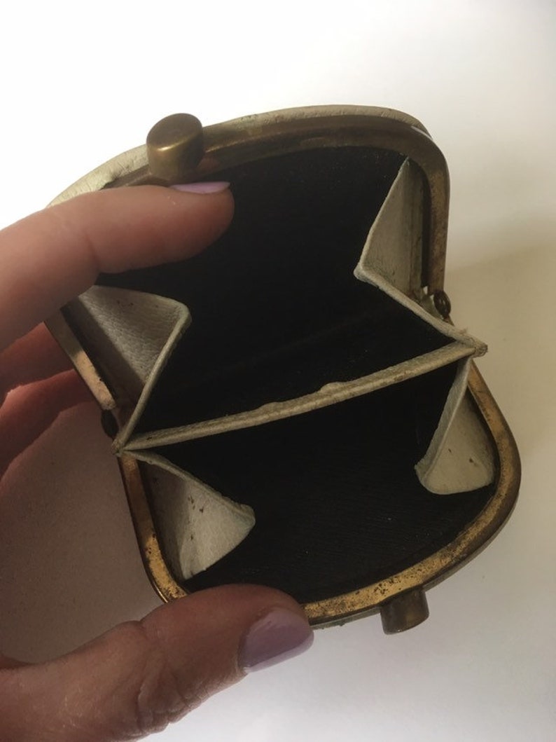 Small cream leather vintage purse.