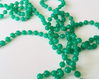 Vintage necklace - emerald green self strung plastic beads - Costume Jewelry