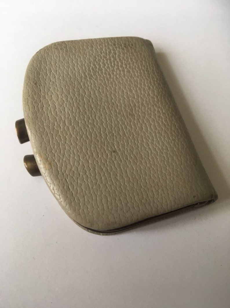 Small cream leather vintage purse.