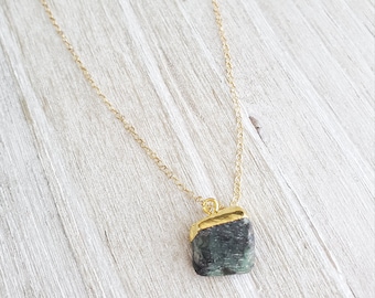 Rough Green Emerald Gold Filled Necklace, Layering Necklace, Raw Emerald Necklace, Gift for Her, May Birthstone Necklace, Nugget Emerald