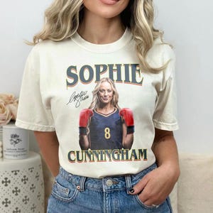 Camiseta divertida de Sophie, camiseta de hermanastras, camiseta de tendencia de baloncesto femenino, amantes del baloncesto, regalo para fanáticos del baloncesto, camiseta del día del juego,