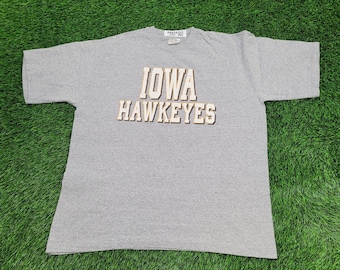 Camisa vintage de los Iowa Hawkeyes de los años 90, talla XL, 23 x 27, color gris Spellout