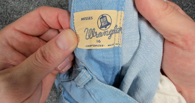 Jean Wrangler bleu cloche des années 1960 | Denim Curvy Fit taille haute bleu bébé | Taille 2 Sablier taille 26 Petite image 7