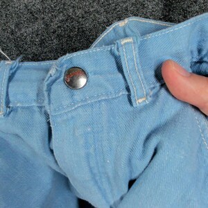Jean Wrangler bleu cloche des années 1960 | Denim Curvy Fit taille haute bleu bébé | Taille 2 Sablier taille 26 Petite image 9