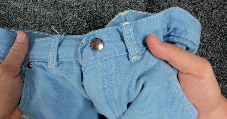 Jean Wrangler bleu cloche des années 1960 | Denim Curvy Fit taille haute bleu bébé | Taille 2 Sablier taille 26 Petite image 9