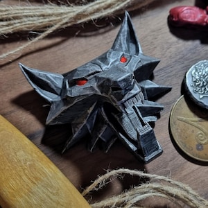Witcher medallion magnet decoration wolf head amulet pendant geralt of rivia hand painted