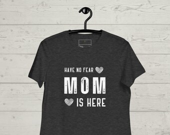 La mamma è qui T-shirt da donna, regalo per mamme supereroi