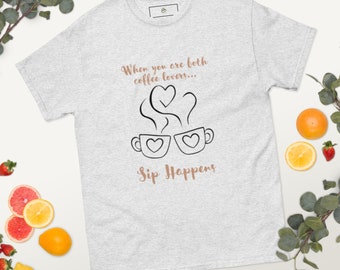 T-shirt per coppie di amanti del caffè Sip Happens, regalo per coppie amanti del caffè
