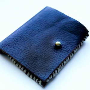 Cartera de cuero hecha a mano cosida a mano - Regalo duradero y único - Estuche para tarjetas de cuero genuino negro con diseño minimalista