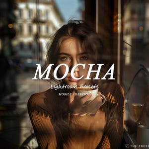 Puede incluir: Una mujer con un suéter marrón sostiene una taza de café frente a una ventana. El texto "MOCHA Lightroom Presets MOBILE/DESKTOP" se muestra en la imagen.
