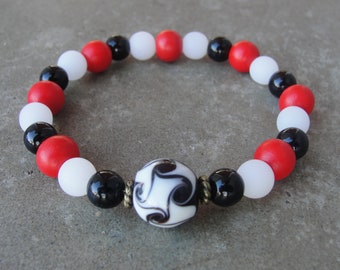 Soccer Mom Beaded Stretch Bracelet. Red White Black Team Colors. Football Lover Jewelry. Unisex Beaded Bracelet. Soccer Player Gift.