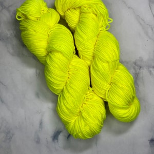 Hand Dyed Yarn |  Sock Yarn | Lemon | Superwash Yarn | Semisolid Yarn | Fingering weight yarn | Merino Wool Yarn | Nylon Yarn