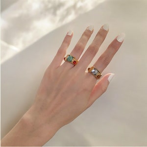 Meerkleurige gouden ring, esthetische gouden edelsteenring, kleurrijke kristallen ring, statement ring, trendy ring, gouden dikke ring, cadeau voor haar afbeelding 8