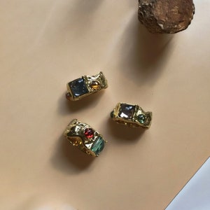 Anello d'oro multicolore, Anello di pietre preziose d'oro estetico, Anello di cristallo colorato, Anello di dichiarazione, Anello alla moda, Anello grosso d'oro, Regalo per lei immagine 9