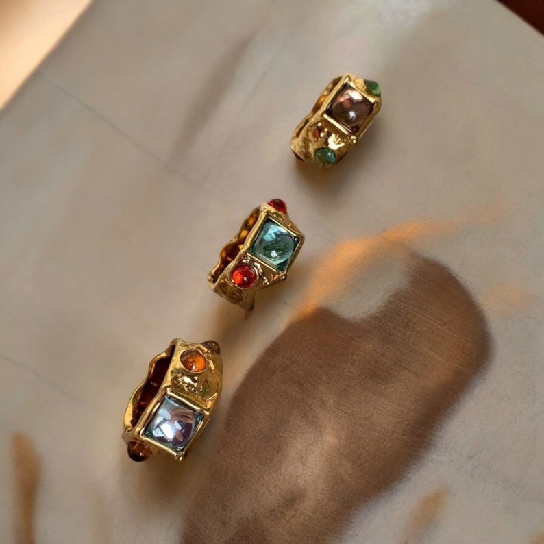 Meerkleurige gouden ring, esthetische gouden edelsteenring, kleurrijke kristallen ring, statement ring, trendy ring, gouden dikke ring, cadeau voor haar afbeelding 4
