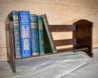 Antieke Edwardiaans Engels eiken houten kralen klosje boekenbak boekenplank Jacobijnse stijl