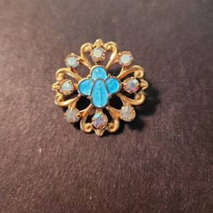 Vintage gold tone mother Mary religious pin/brooch with crystals