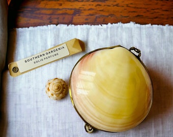 Southern Gardenia Solid Perfume Seashell gift set