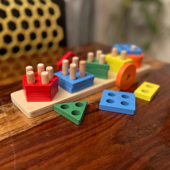 Blocchi di legno da impilare e ordinare, puzzle di abbinamento